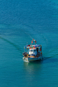 希腊圣托里尼，白色的小船，圣托里尼岛