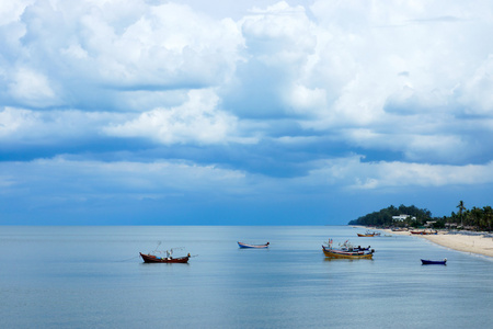 地处热带的海滩。天空和大海。泰国