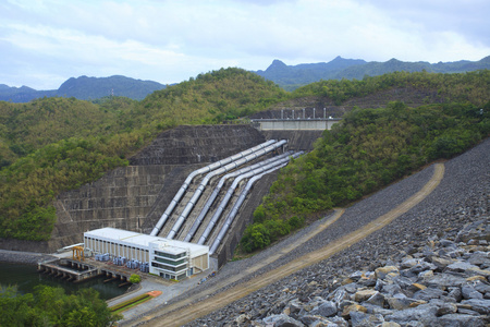 Srinagarind 水电大坝建设水位线以下