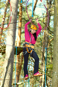 女孩从事登山