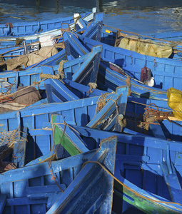 蓝色的渔船