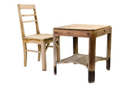 旧木椅和桌子