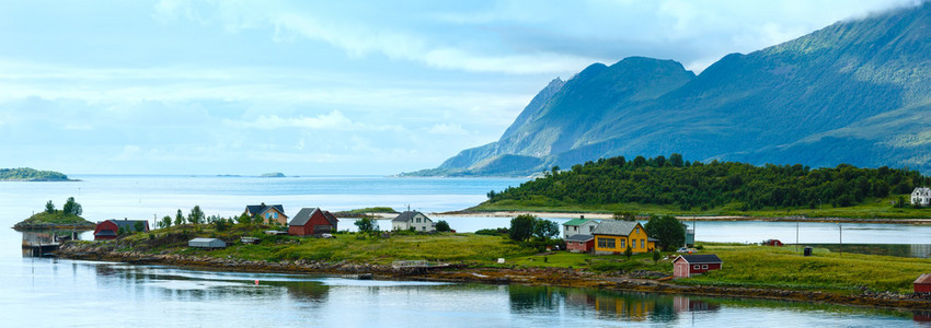 夏天海景 挪威 罗浮。全景