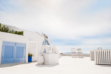 希腊圣托里尼岛上的白色建筑