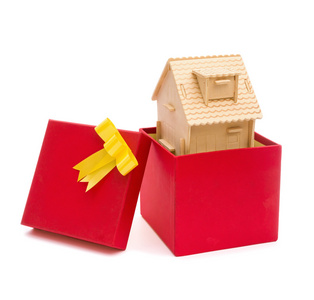 房子在一个礼物盒具有剪切路径