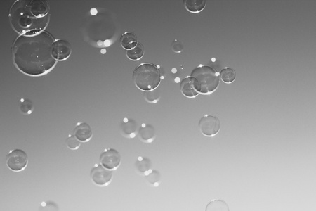 漂浮在空中的肥皂泡泡