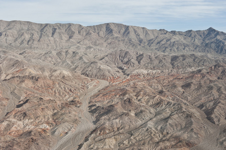 一架直升机从沙漠视图
