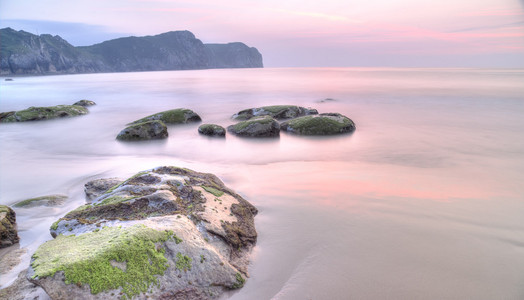 在海滩上，西班牙海上日落