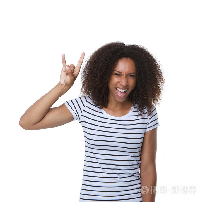 用手势的年轻黑人妇女