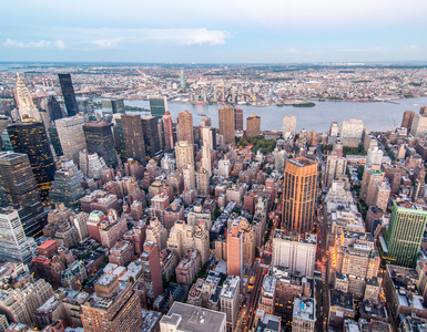 纽约市天际线与城市的摩天大楼