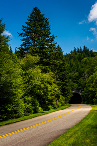 在北卡罗莱纳州和 blue ridge 大道隧道