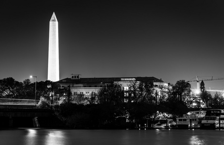 华盛顿纪念碑在夜晚，在华盛顿 dc