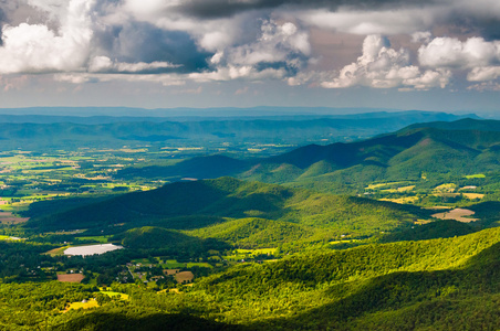 谢南多厄山谷从 shenandoa 石质人山的景色