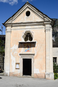 教会在 corippo 上韦尔扎斯卡谷村