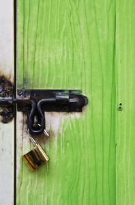 绿色门和锁