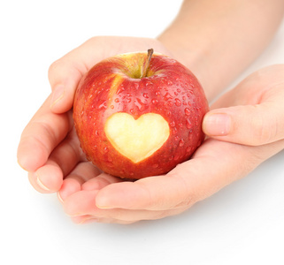 红红的苹果，用在手上白色孤立的心