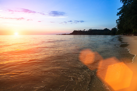 海上冲浪海滩上