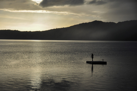 尼加拉瓜支持湖上的日出