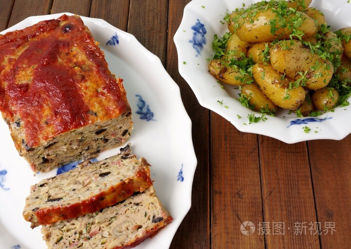土耳其肉饼配烤土豆