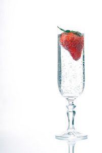 草莓和香槟玻璃