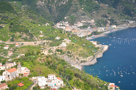 令人印象深刻风景优美的小镇 maiori 在阿马尔菲海岸，意大利观