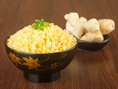 日本料理。姜炒的米饭的背景