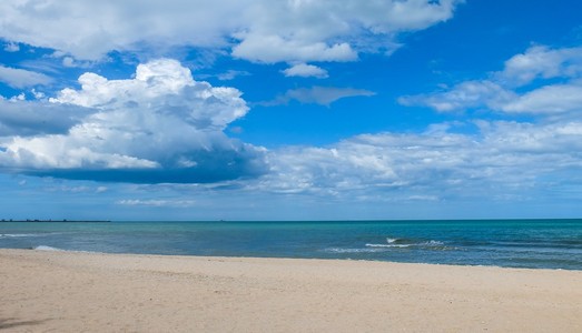 蓝色天空海滩泰国