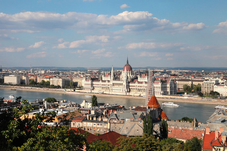 布达城堡区从布达佩斯多瑙河河的视图
