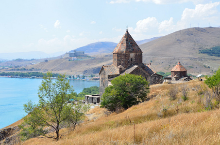 第 9 个世纪亚美尼亚修道院的在塞凡湖 sevanavank