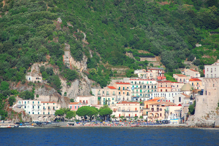 风景如画的村庄 cetara 观在意大利南部的阿马尔菲海岸