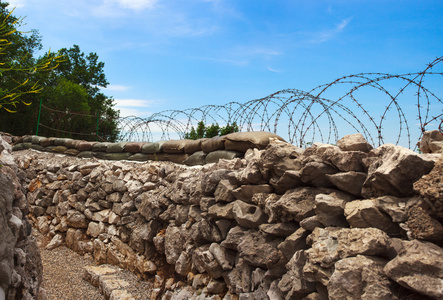 散兵坑图片-散兵坑素材-散兵坑插画-摄图新视界