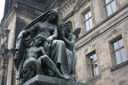 在德累斯顿，德国雕塑的夜晚