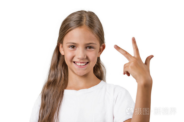 女孩显示三个手指