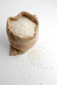 水稻中的麻布袋子