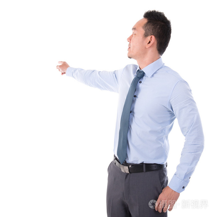 指着不远处的商人手