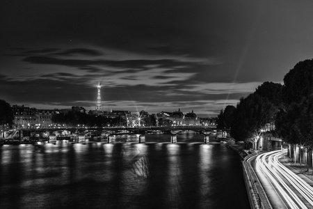 巴黎从新桥的长时间曝光图片