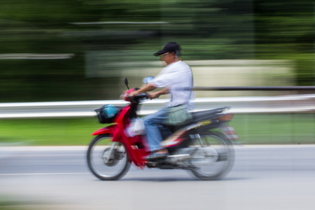 在泰国的电单车平移图片