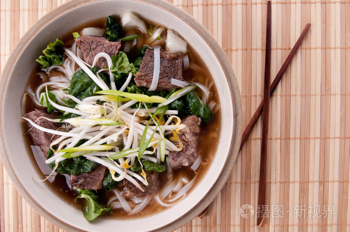 经典越南菜排骨牛肉河粉