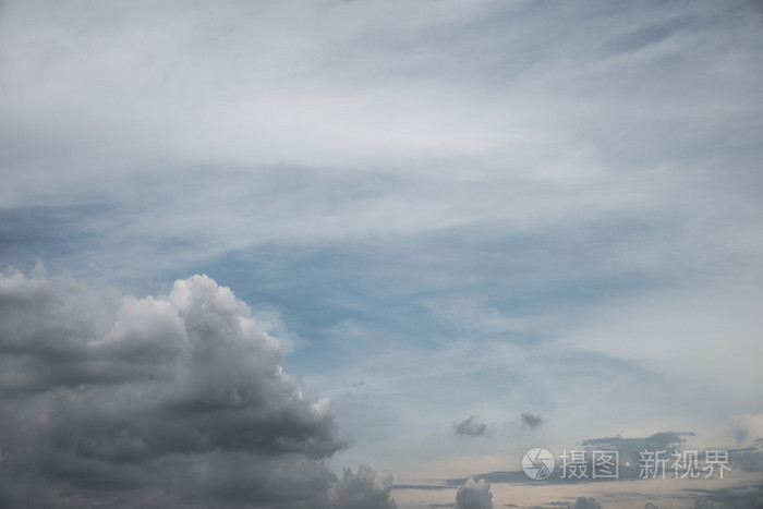 抽象阴云密布的天空背景
