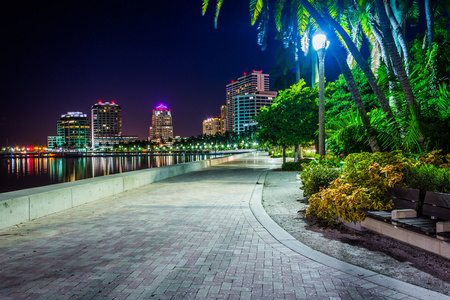 海滨长廊和西棕榈滩夜景