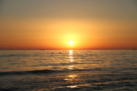 美丽的风景，日落与海