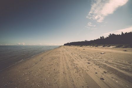 天际线海滩沙子和视野。年份