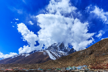 在喜马拉雅山脉的高山风景秀丽