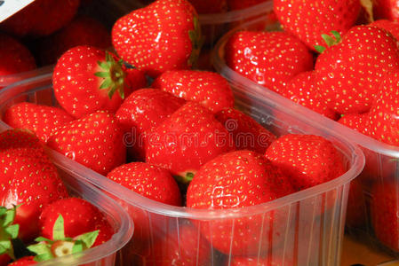 市场草莓