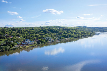多瑙河附近 Novi Sad 的全景视图