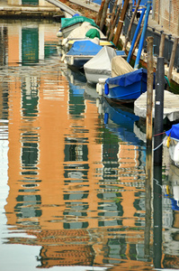 船行一条威尼斯的运河图片