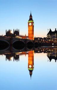 在伦敦，英国著名的大笨钟