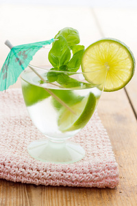 冷如 mojito 鸡尾酒