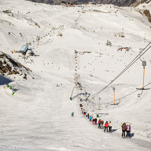 人和拖车绳系统在奥地利最受欢迎的滑雪地区之一