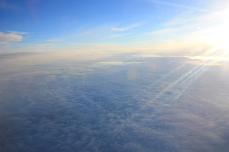 一架飞机从云层景观